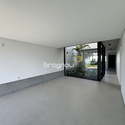 Casa de Condomínio com 183m², 3 quartos (sendo 3 suítes), 2 garagens, no bairro Ingleses em Florianópolis