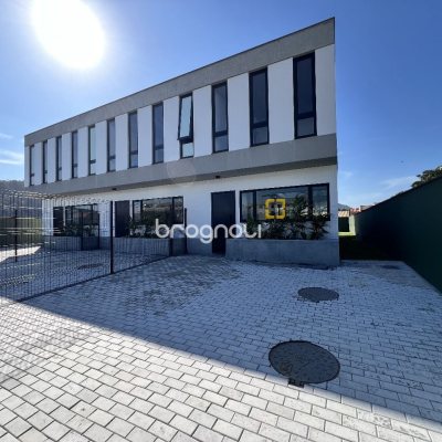 Casa de Condomínio com 183m², 3 quartos (sendo 3 suítes), 2 garagens, no bairro Ingleses em Florianópolis