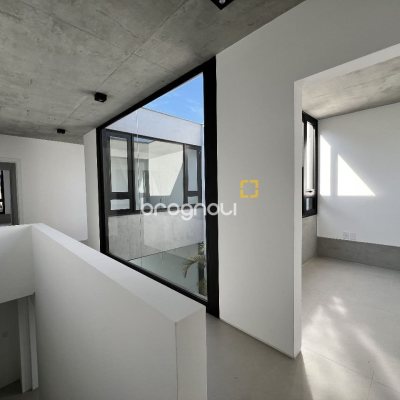 Casa de Condomínio com 183m², 3 quartos (sendo 3 suítes), 2 garagens, no bairro Ingleses em Florianópolis