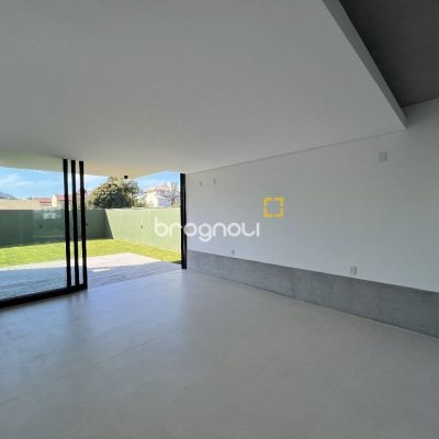 Casa de Condomínio com 183m², 3 quartos (sendo 3 suítes), 2 garagens, no bairro Ingleses em Florianópolis