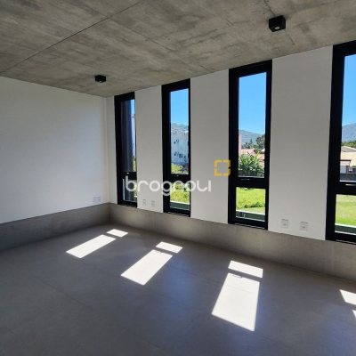 Casa de Condomínio com 183m², 3 quartos (sendo 3 suítes), 2 garagens, no bairro Ingleses em Florianópolis