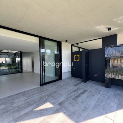 Casa de Condomínio com 183m², 3 quartos (sendo 3 suítes), 2 garagens, no bairro Ingleses em Florianópolis
