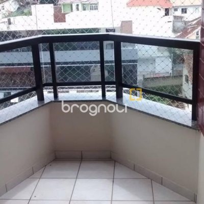 Apartamento com 76m², 2 quartos (sendo 1 suíte), 1 garagem, no bairro Centro em Florianópolis