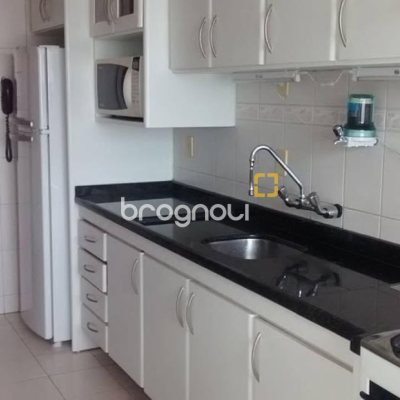 Apartamento com 76m², 2 quartos (sendo 1 suíte), 1 garagem, no bairro Centro em Florianópolis
