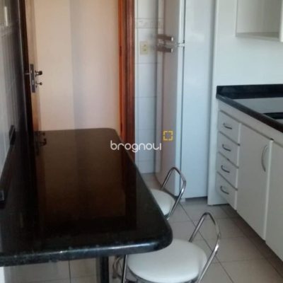 Apartamento com 76m², 2 quartos (sendo 1 suíte), 1 garagem, no bairro Centro em Florianópolis