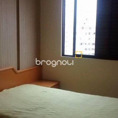 Apartamento com 76m², 2 quartos (sendo 1 suíte), 1 garagem, no bairro Centro em Florianópolis