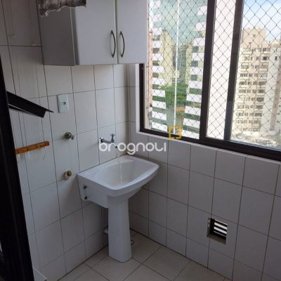 Apartamento com 76m², 2 quartos (sendo 1 suíte), 1 garagem, no bairro Centro em Florianópolis