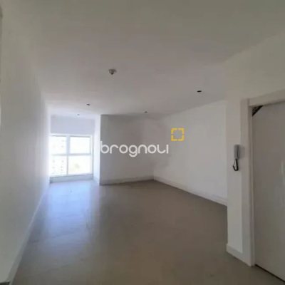Sala com 25m², 1 garagem, no bairro Estreito em Florianópolis