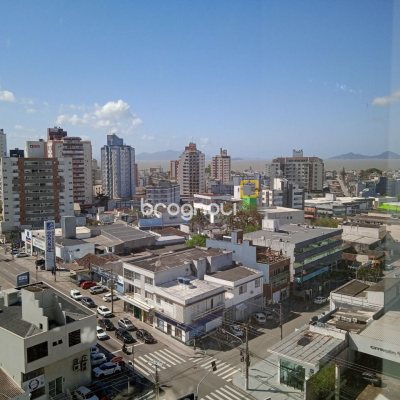 Sala com 25m², 1 garagem, no bairro Estreito em Florianópolis