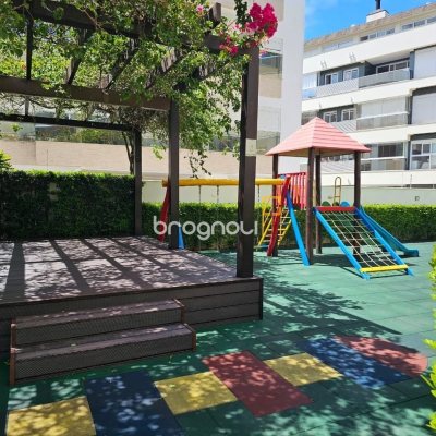 Apartamento com 95m², 3 quartos (sendo 1 suíte), 2 garagens, no bairro Jurerê em Florianópolis