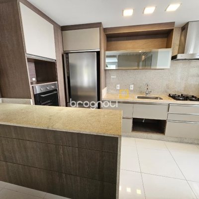 Apartamento com 95m², 3 quartos (sendo 1 suíte), 2 garagens, no bairro Jurerê em Florianópolis