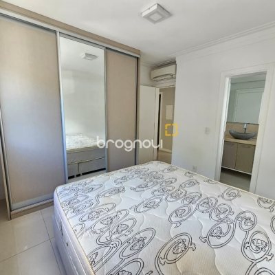 Apartamento com 95m², 3 quartos (sendo 1 suíte), 2 garagens, no bairro Jurerê em Florianópolis
