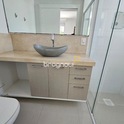 Apartamento com 95m², 3 quartos (sendo 1 suíte), 2 garagens, no bairro Jurerê em Florianópolis