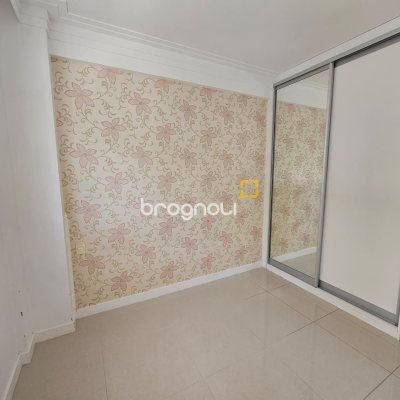 Apartamento com 95m², 3 quartos (sendo 1 suíte), 2 garagens, no bairro Jurerê em Florianópolis