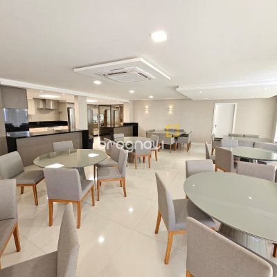 Apartamento com 95m², 3 quartos (sendo 1 suíte), 2 garagens, no bairro Jurerê em Florianópolis