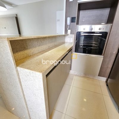 Apartamento com 95m², 3 quartos (sendo 1 suíte), 2 garagens, no bairro Jurerê em Florianópolis