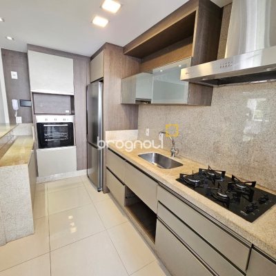 Apartamento com 95m², 3 quartos (sendo 1 suíte), 2 garagens, no bairro Jurerê em Florianópolis