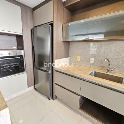 Apartamento com 95m², 3 quartos (sendo 1 suíte), 2 garagens, no bairro Jurerê em Florianópolis