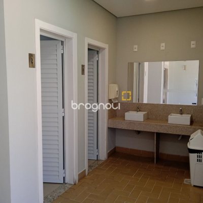 Sala com 24m², 1 garagem, no bairro Estreito em Florianópolis