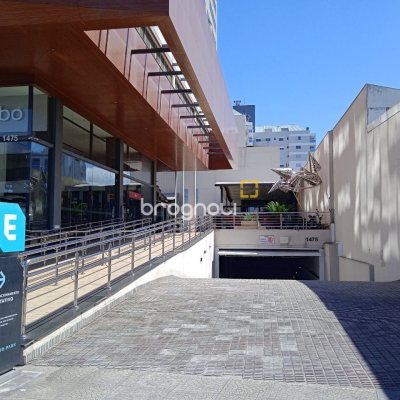 Sala com 24m², 1 garagem, no bairro Estreito em Florianópolis