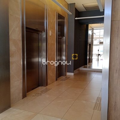 Sala com 24m², 1 garagem, no bairro Estreito em Florianópolis