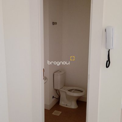 Sala com 24m², 1 garagem, no bairro Estreito em Florianópolis