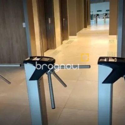 Sala com 24m², 1 garagem, no bairro Estreito em Florianópolis