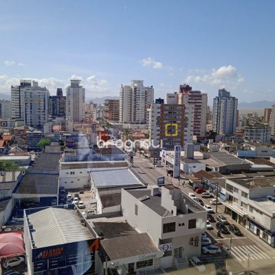 Sala com 24m², 1 garagem, no bairro Estreito em Florianópolis