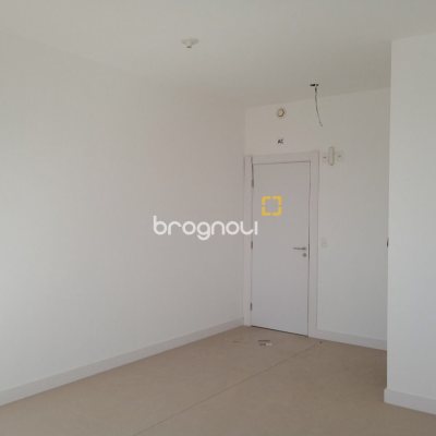 Sala com 24m², 1 garagem, no bairro Estreito em Florianópolis