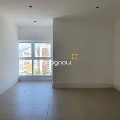 Sala com 24m², 1 garagem, no bairro Estreito em Florianópolis