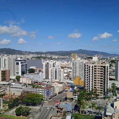 Sala com 24m², 1 garagem, no bairro Estreito em Florianópolis