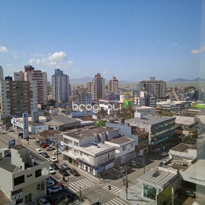 Sala com 24m², 1 garagem, no bairro Estreito em Florianópolis