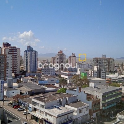 Sala com 24m², 1 garagem, no bairro Estreito em Florianópolis