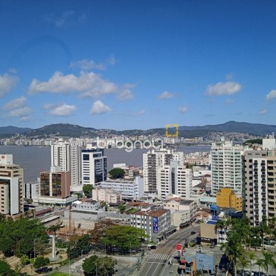 Sala com 25m², 1 garagem, no bairro Estreito em Florianópolis
