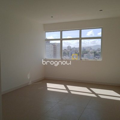 Sala com 25m², 1 garagem, no bairro Estreito em Florianópolis