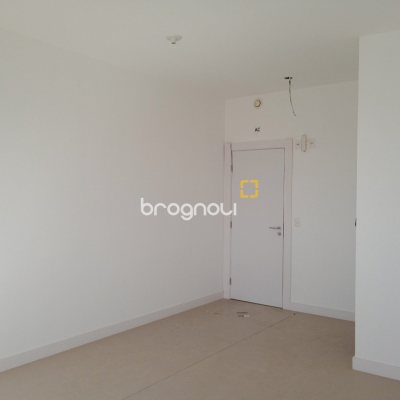 Sala com 25m², 1 garagem, no bairro Estreito em Florianópolis