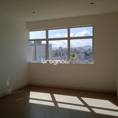 Sala com 25m², 1 garagem, no bairro Estreito em Florianópolis