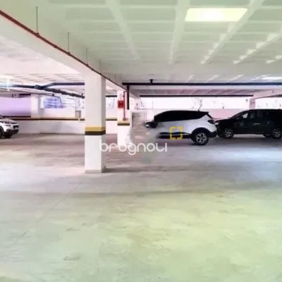 Sala com 25m², 1 garagem, no bairro Estreito em Florianópolis