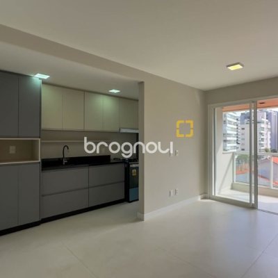 Apartamento com 65m², 2 quartos (sendo 1 suíte), 1 garagem, no bairro Agronômica em Florianópolis