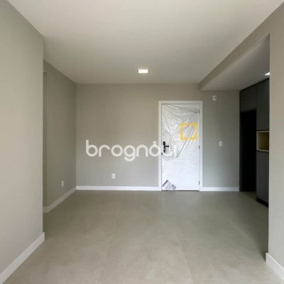 Apartamento com 65m², 2 quartos (sendo 1 suíte), 1 garagem, no bairro Agronômica em Florianópolis