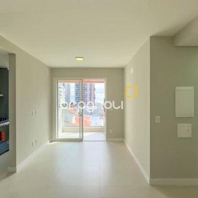 Apartamento com 65m², 2 quartos (sendo 1 suíte), 1 garagem, no bairro Agronômica em Florianópolis