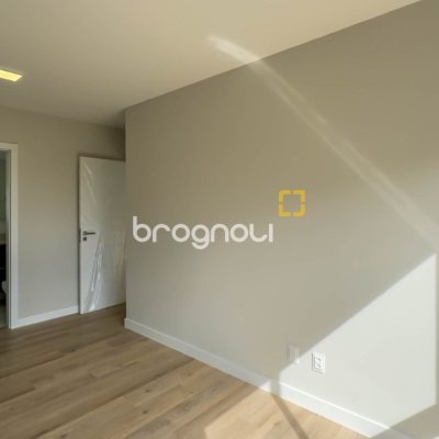 Apartamento com 65m², 2 quartos (sendo 1 suíte), 1 garagem, no bairro Agronômica em Florianópolis