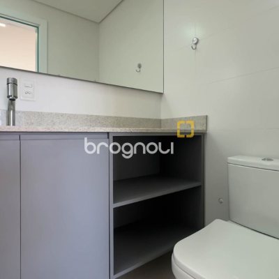 Apartamento com 65m², 2 quartos (sendo 1 suíte), 1 garagem, no bairro Agronômica em Florianópolis