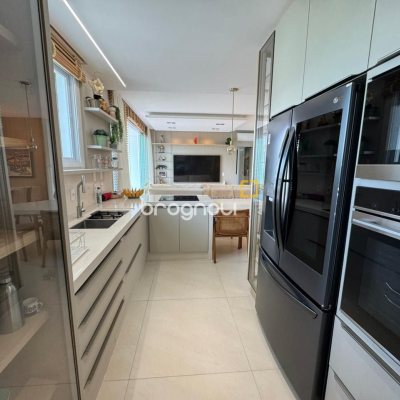 Cobertura com 166m², 3 quartos (sendo 1 suíte), 2 garagens, no bairro Jurerê em Florianópolis