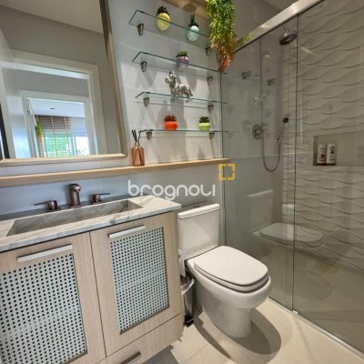 Cobertura com 166m², 3 quartos (sendo 1 suíte), 2 garagens, no bairro Jurerê em Florianópolis