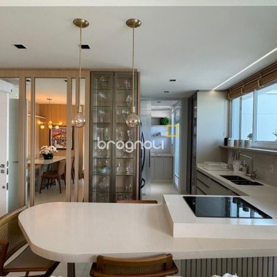 Cobertura com 166m², 3 quartos (sendo 1 suíte), 2 garagens, no bairro Jurerê em Florianópolis