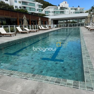 Cobertura com 166m², 3 quartos (sendo 1 suíte), 2 garagens, no bairro Jurerê em Florianópolis