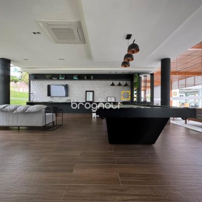 Cobertura com 166m², 3 quartos (sendo 1 suíte), 2 garagens, no bairro Jurerê em Florianópolis