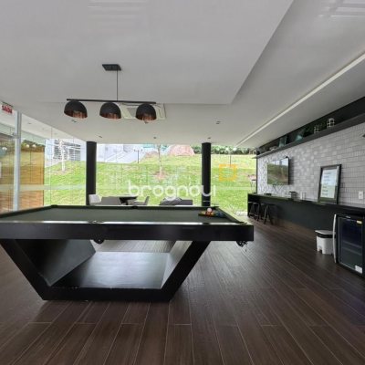 Cobertura com 166m², 3 quartos (sendo 1 suíte), 2 garagens, no bairro Jurerê em Florianópolis