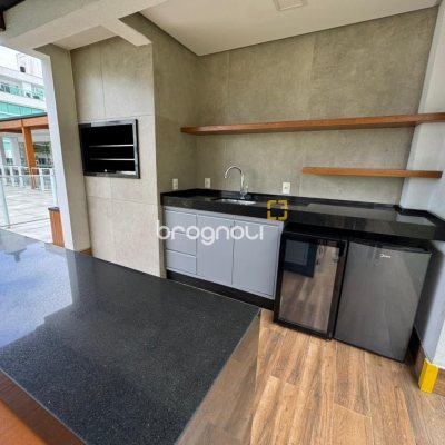 Cobertura com 166m², 3 quartos (sendo 1 suíte), 2 garagens, no bairro Jurerê em Florianópolis